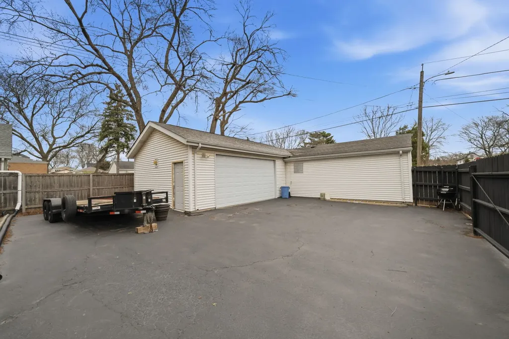 12815 Clinton Street Blue Island IL 60406