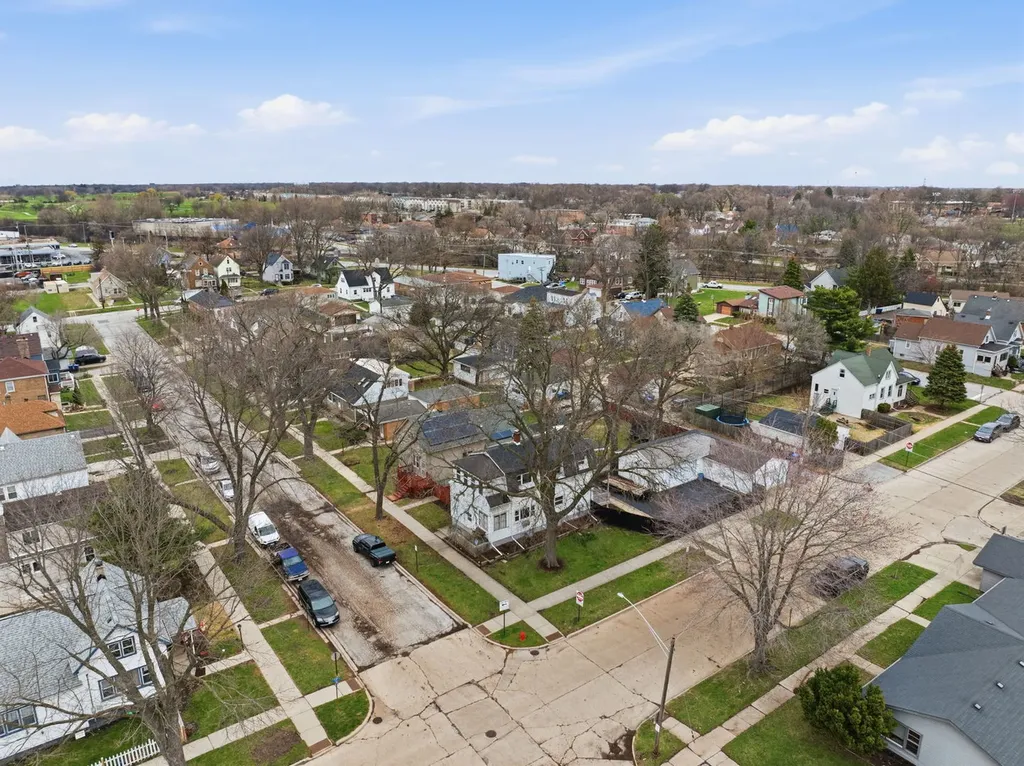12815 Clinton Street Blue Island IL 60406