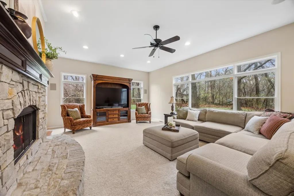 9025 Darien Woods Court Darien IL 60561
