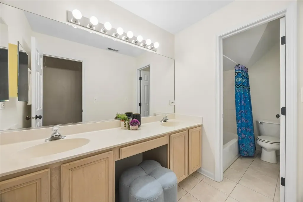 9025 Darien Woods Court Darien IL 60561