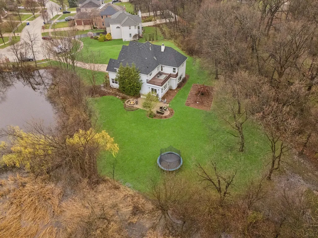 9025 Darien Woods Court Darien IL 60561