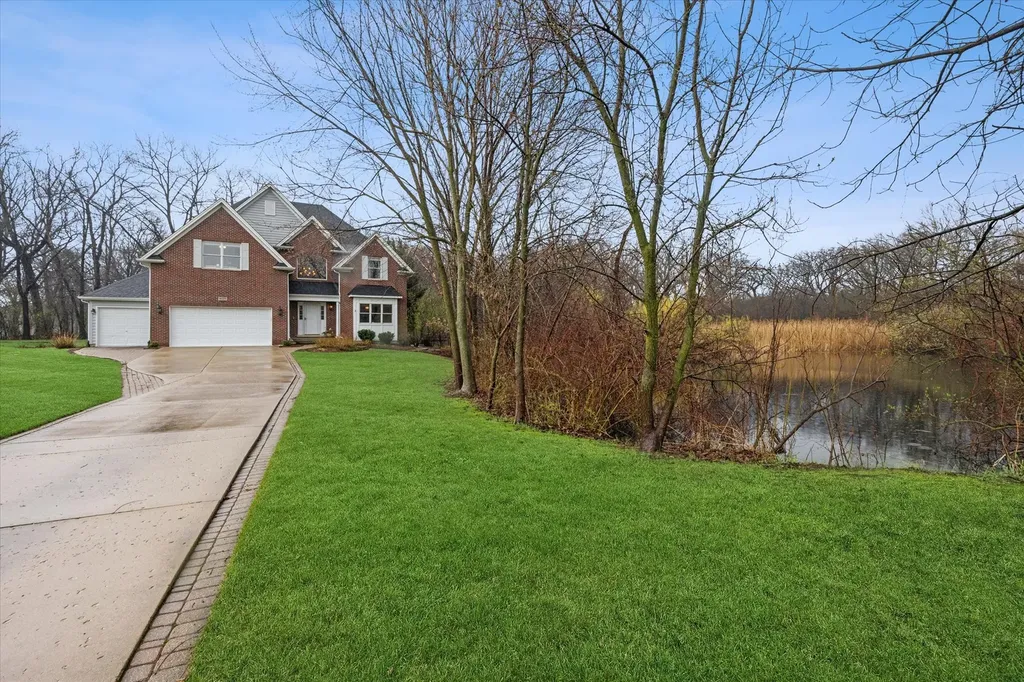 9025 Darien Woods Court Darien IL 60561