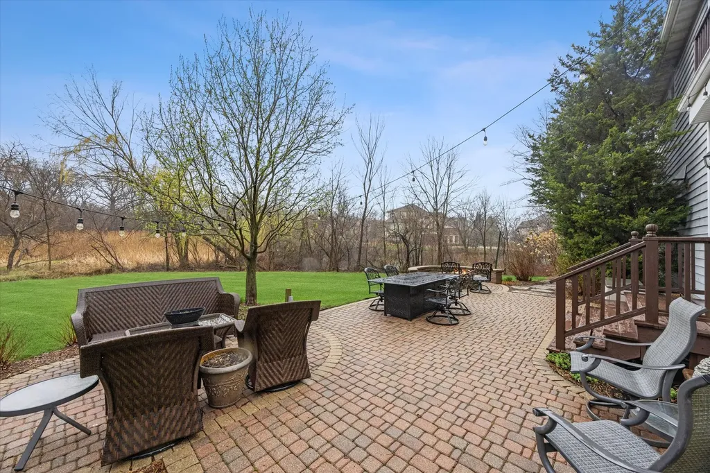 9025 Darien Woods Court Darien IL 60561