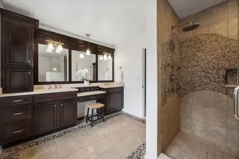 9025 Darien Woods Court Darien IL 60561