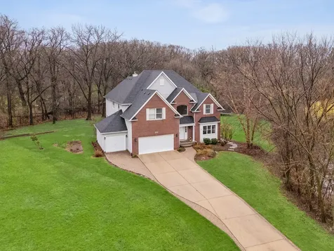 9025 Darien Woods Court Darien IL 60561