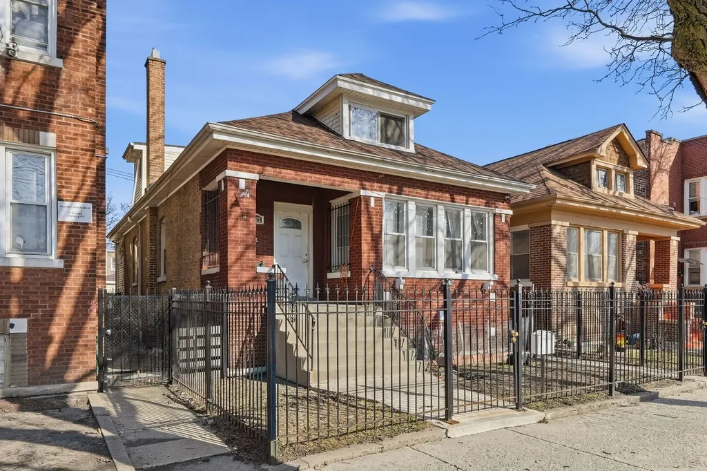 6223 South Washtenaw Avenue Chicago IL 60629