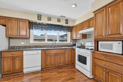 10712 Lamon Avenue Oak Lawn IL 60453