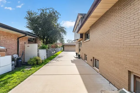 10712 Lamon Avenue Oak Lawn IL 60453