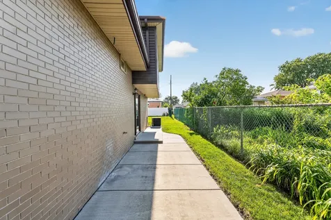 10712 Lamon Avenue Oak Lawn IL 60453