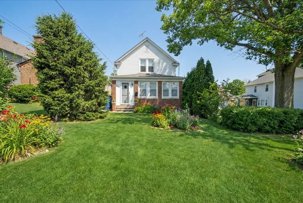 225 Burchell Avenue Highwood IL 60040
