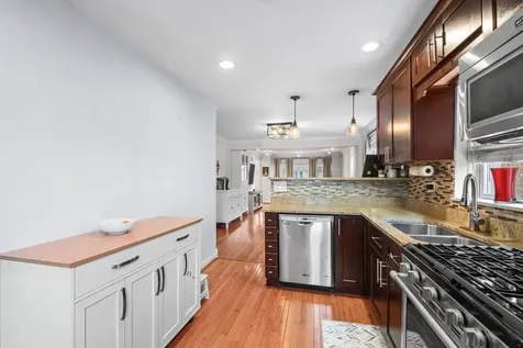 5904 West Berenice Avenue Chicago IL 60634