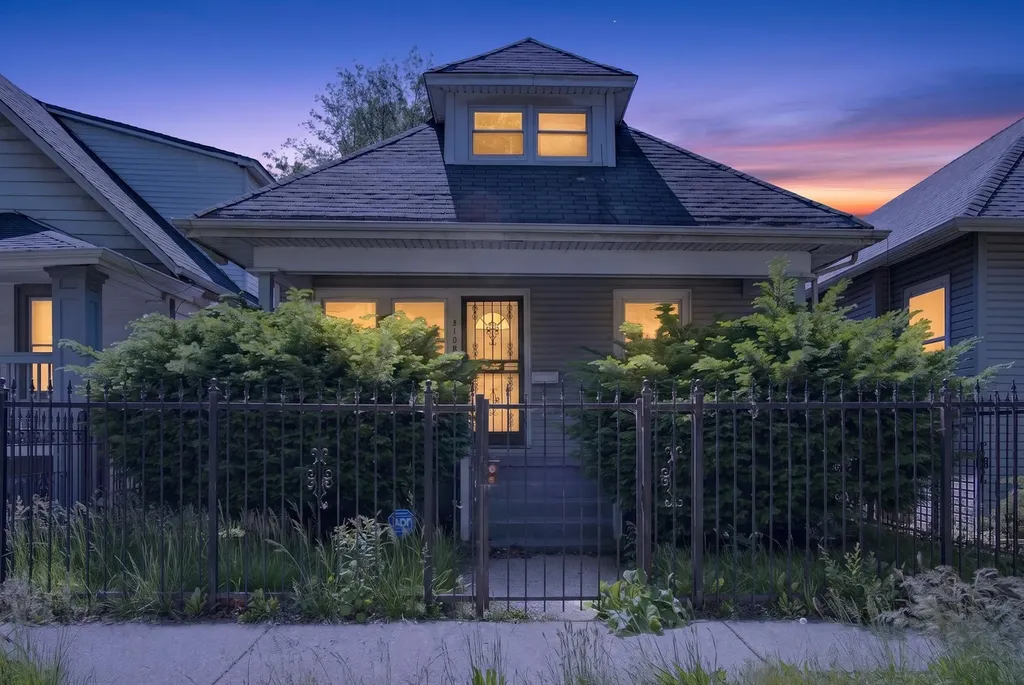 8106 South Burnham Avenue Chicago IL 60617