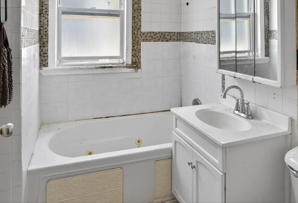 8106 South Burnham Avenue Chicago IL 60617