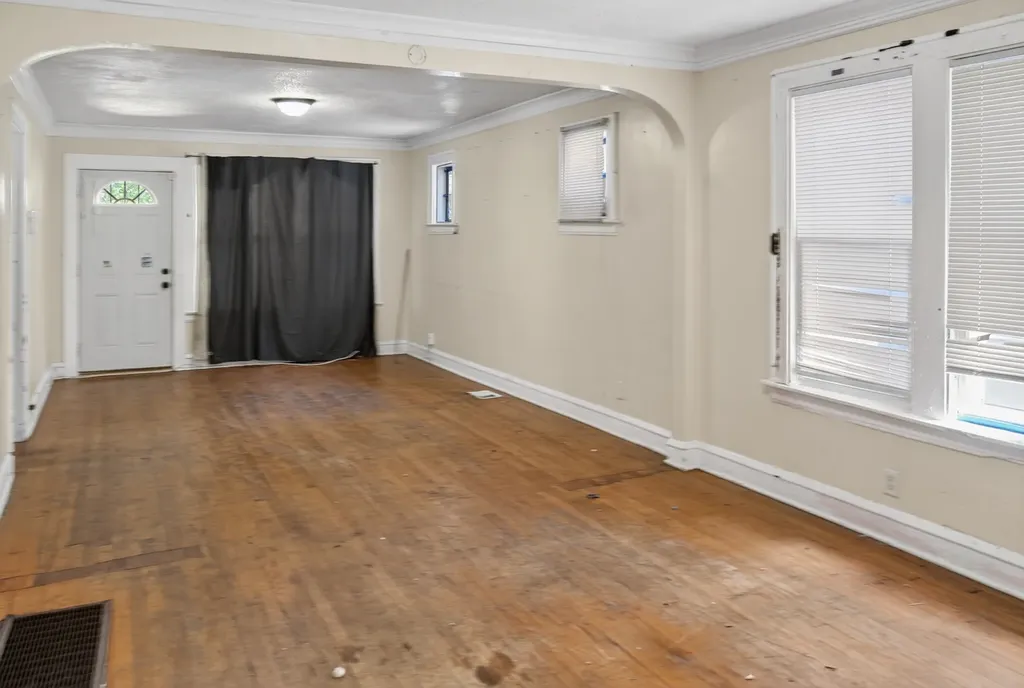8106 South Burnham Avenue Chicago IL 60617