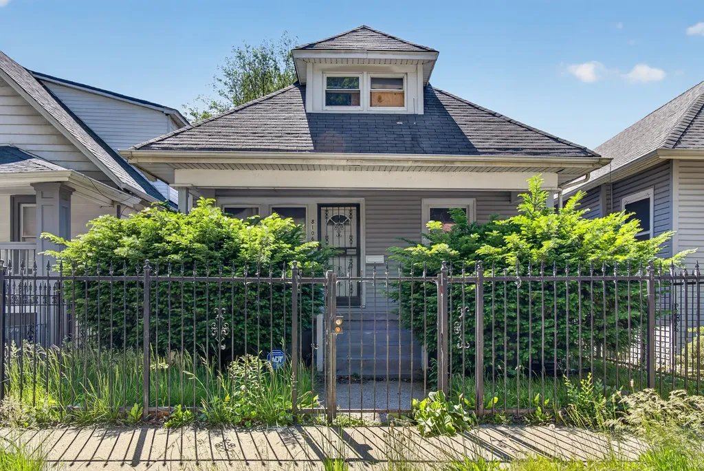 8106 South Burnham Avenue Chicago IL 60617