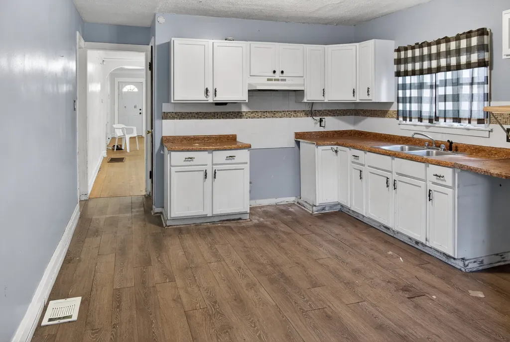 8106 South Burnham Avenue Chicago IL 60617