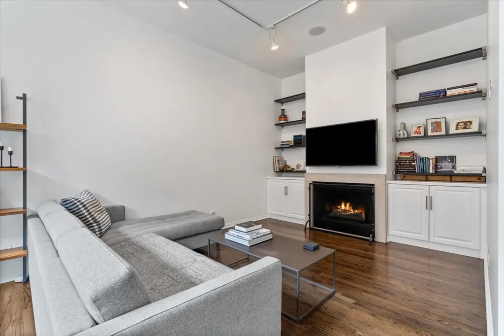 1447 North Cleveland Avenue Chicago IL 60610