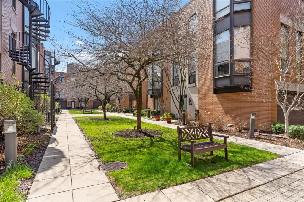 1447 North Cleveland Avenue Chicago IL 60610