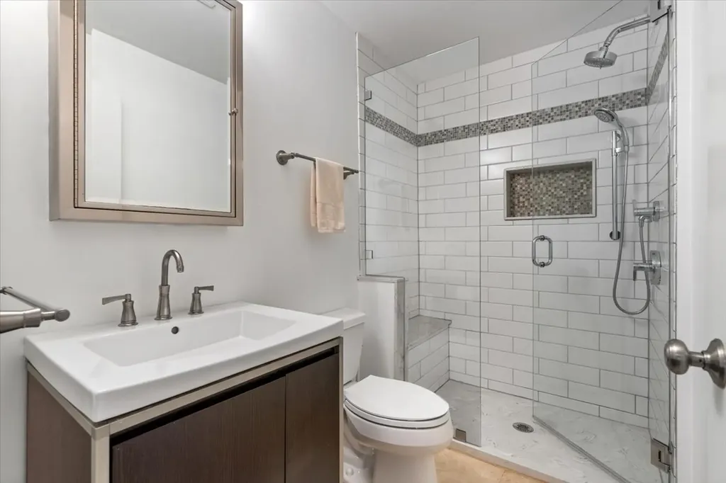 1447 North Cleveland Avenue Chicago IL 60610