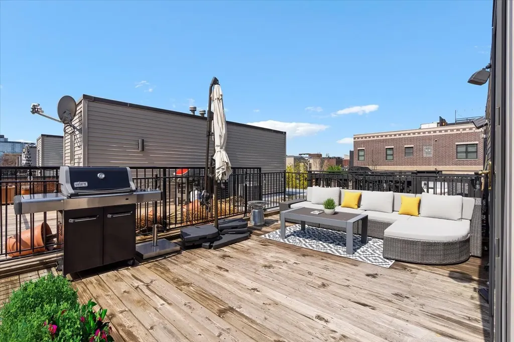 1447 North Cleveland Avenue Chicago IL 60610