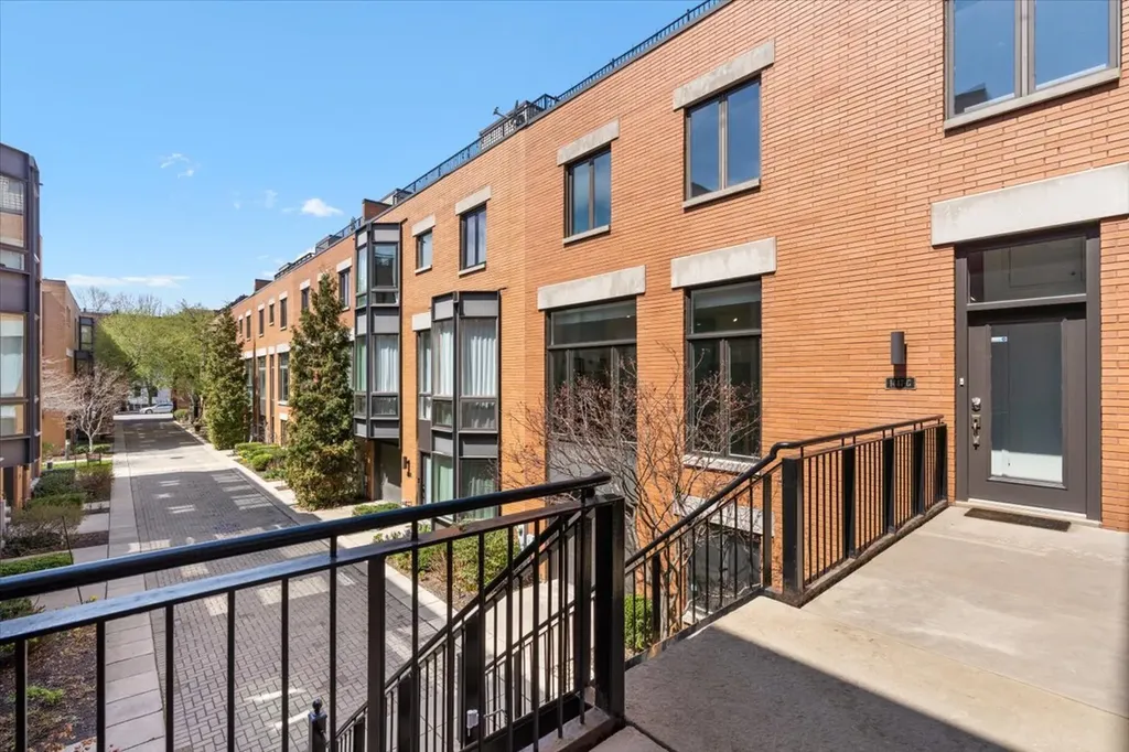1447 North Cleveland Avenue Chicago IL 60610