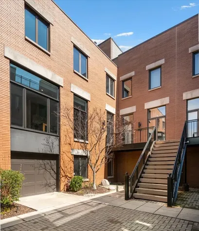 1447 North Cleveland Avenue Chicago IL 60610