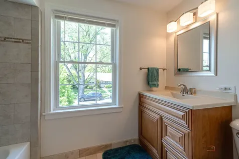 225 Stratford Road Des Plaines IL 60016
