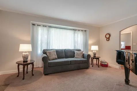 225 Stratford Road Des Plaines IL 60016