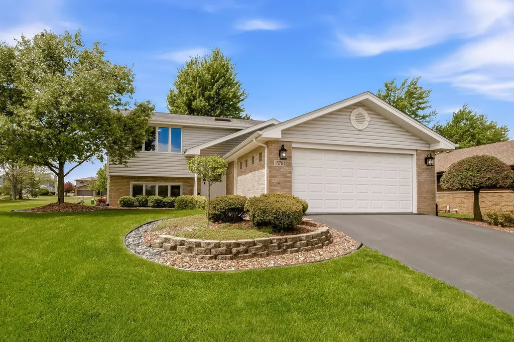 13764 West Deervalley Drive Homer Glen IL 60491