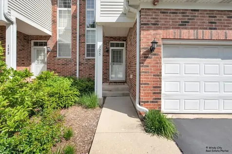 125 Chestnut Hills Circle Burr Ridge IL 60527