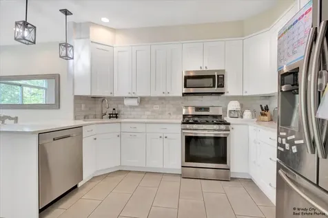 125 Chestnut Hills Circle Burr Ridge IL 60527