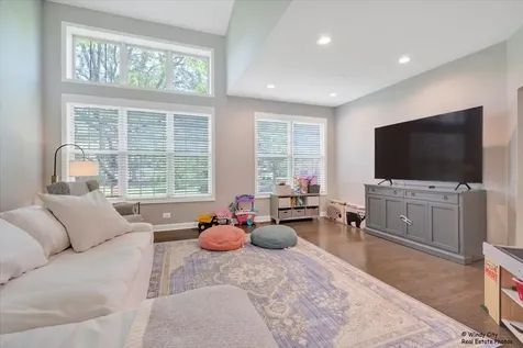 125 Chestnut Hills Circle Burr Ridge IL 60527