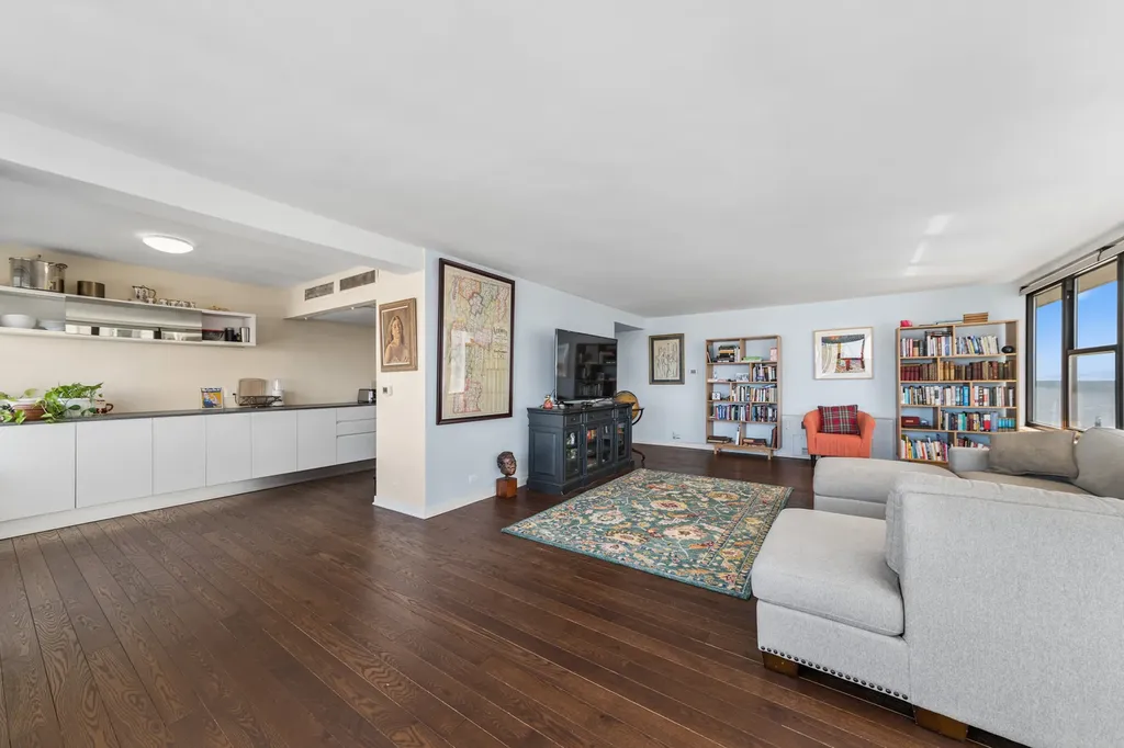 5801 North Sheridan Road Chicago IL 60660