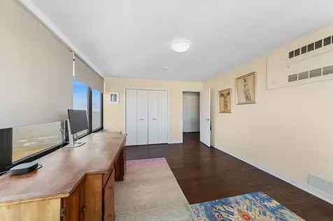 5801 North Sheridan Road Chicago IL 60660