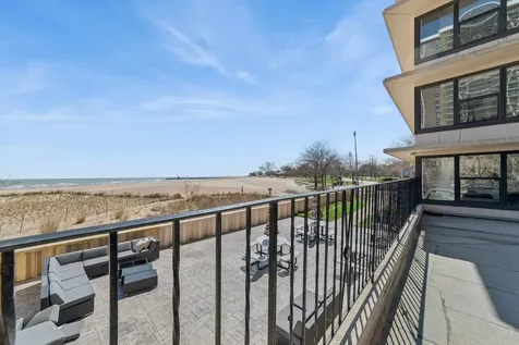 5801 North Sheridan Road Chicago IL 60660