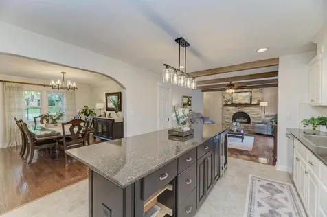 10S607 Glenn Drive Burr Ridge IL 60527