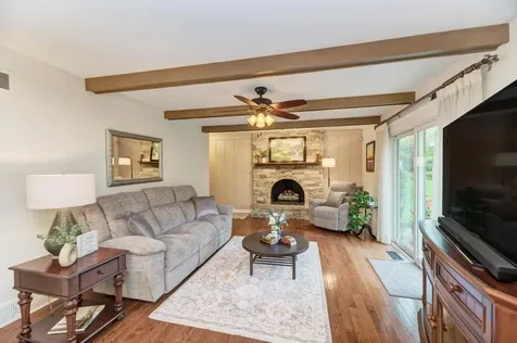10S607 Glenn Drive Burr Ridge IL 60527