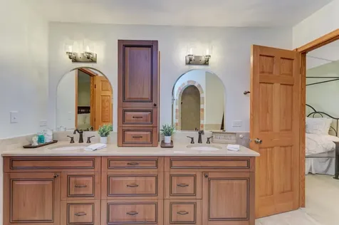 10S607 Glenn Drive Burr Ridge IL 60527
