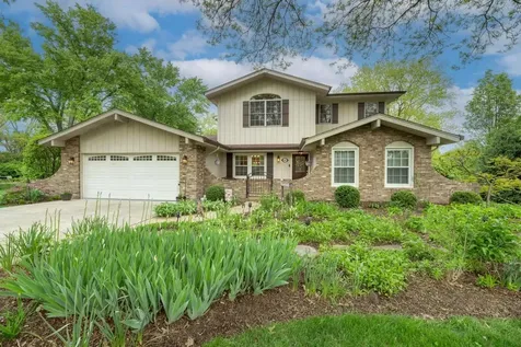 10S607 Glenn Drive Burr Ridge IL 60527
