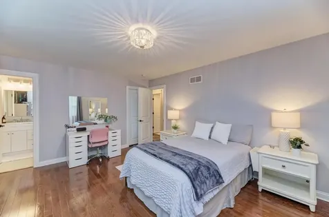 10S607 Glenn Drive Burr Ridge IL 60527