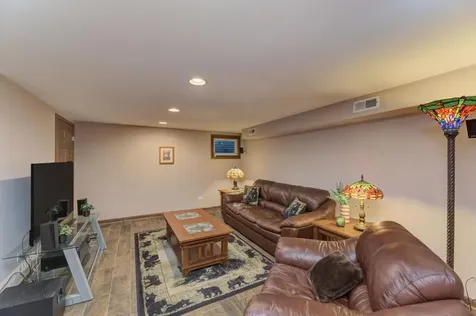 10S607 Glenn Drive Burr Ridge IL 60527