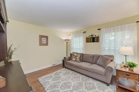10S607 Glenn Drive Burr Ridge IL 60527