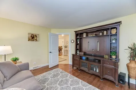 10S607 Glenn Drive Burr Ridge IL 60527