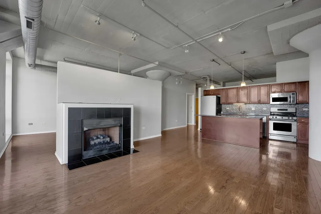1525 South Sangamon Street S Chicago IL 60608