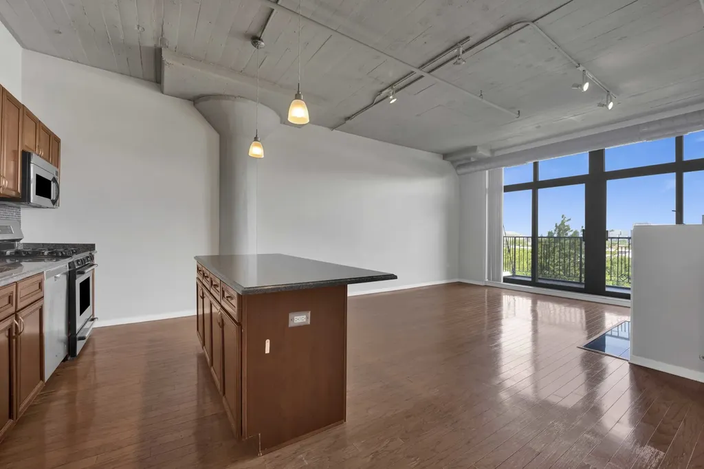 1525 South Sangamon Street S Chicago IL 60608