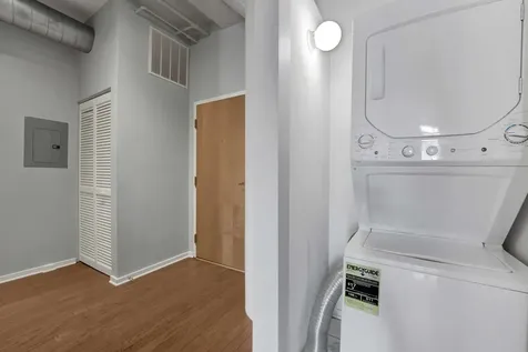 1525 South Sangamon Street S Chicago IL 60608