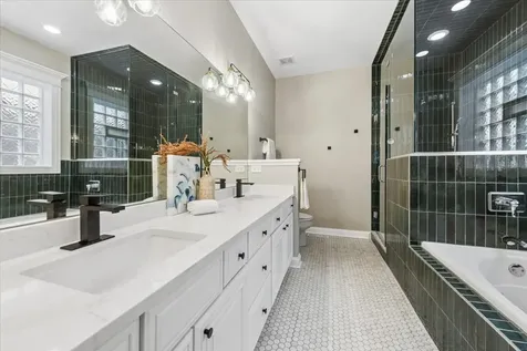 3625 North Lakewood Avenue Chicago IL 60613