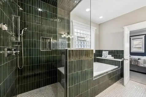 3625 North Lakewood Avenue Chicago IL 60613