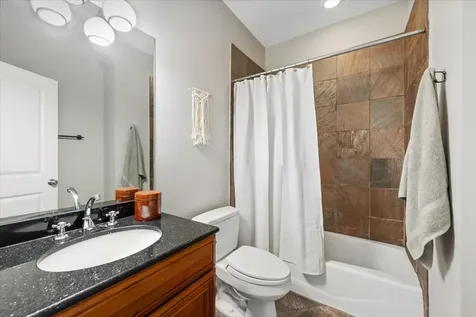 3625 North Lakewood Avenue Chicago IL 60613