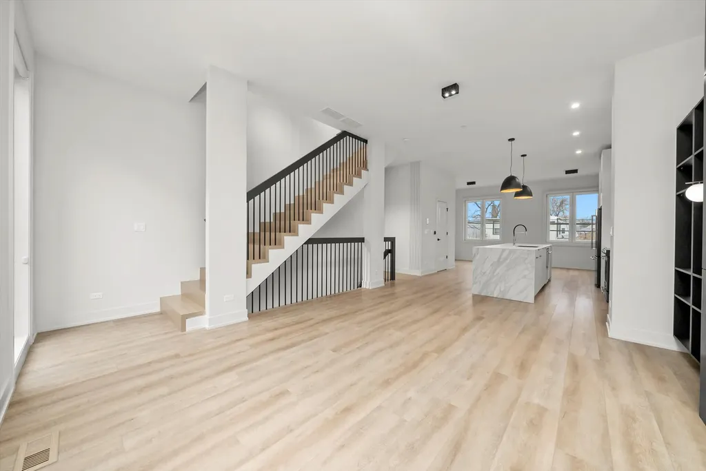 3210 North Keeler Avenue Chicago IL 60641